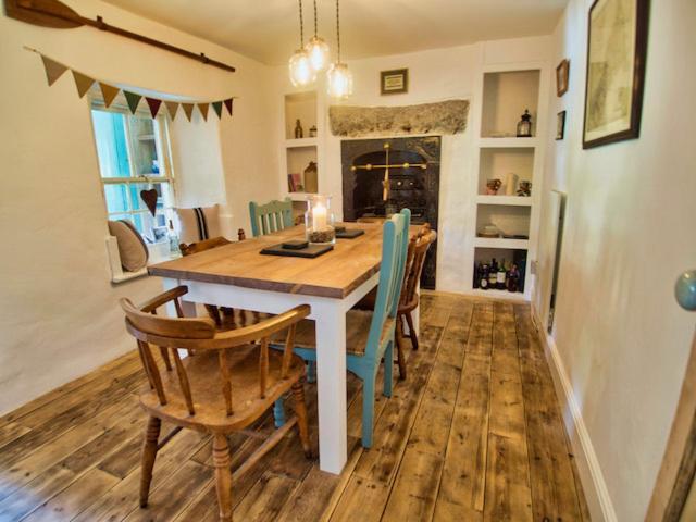 Knocker Cottage Is A 3 Bedroom Made Up Of 1 Double Bedroom And 2 Small Double Bedrooms In Small Village 10 Min To Beaches Кембърн Екстериор снимка